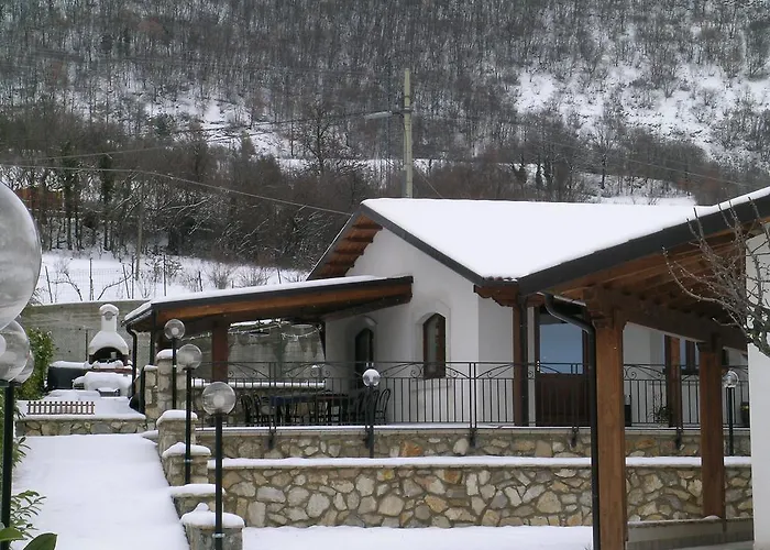 Les לינה וארוחת בוקר