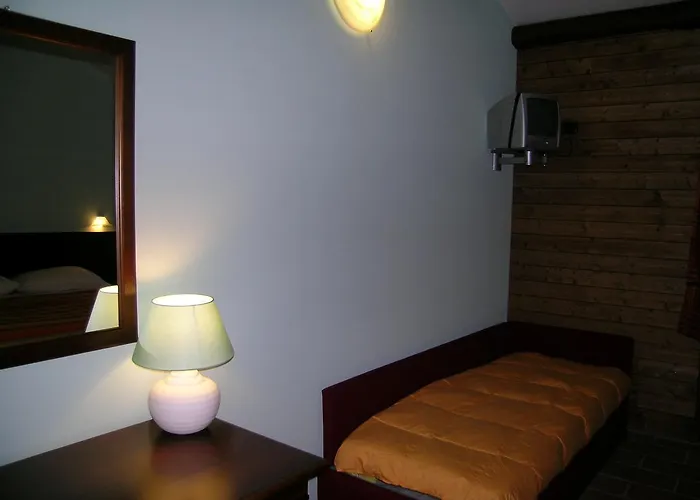 Les לינה וארוחת בוקר